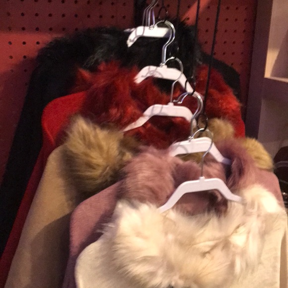 Beautiful warm ponchos - Picture 2 of 2